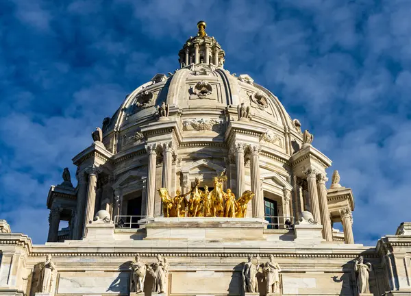 Vooraanzicht Van Koepel Gouden Quadriga Standbeeld Van Het Capitool Staat — Stockfoto