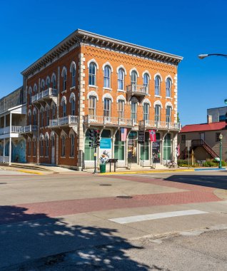 Decorah, IA - 16 Ekim 2023: Iowa 'nın ana caddesindeki Vesterheim Norveç Amerikan Müzesi' nin ana binası