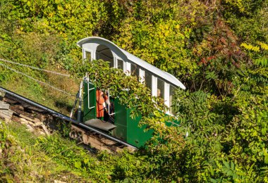 Dünyanın en dik, en kısa manzaralı demiryolu Dubuque Iowa 'da Fenelon Place' de Dördüncü Cadde Asansörü ile