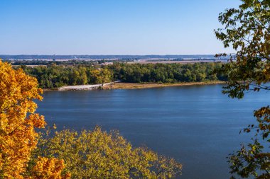Illinois 'deki Doğu Hannibal manzaralı deniz fenerinden tekne kalkışı görünüyor.