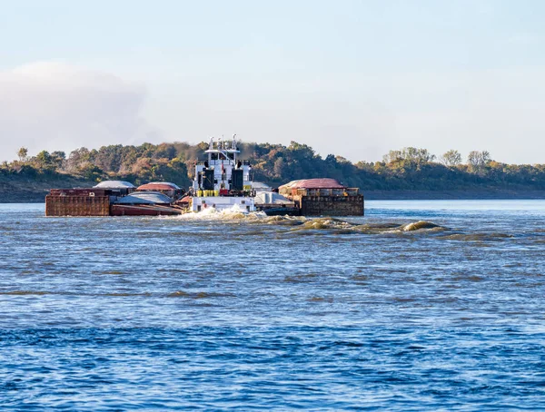 Barges Fret Déplaçant Dessus Des Eaux Calmes Fleuve Mississippi Dans — Photo