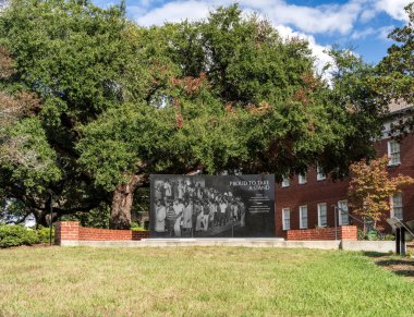 Natchez, MS - 26 Ekim 2023: Güney Amerika 'daki tecritte yurttaşlık hakları için yürüyüş ve mücadele etmek amacıyla bir stand anıtı almaktan gurur duyuyorum