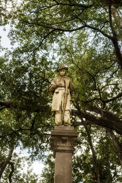 Vue Face Une Statue Controversée Monument Soldat Consentant Qui Rend — Photo