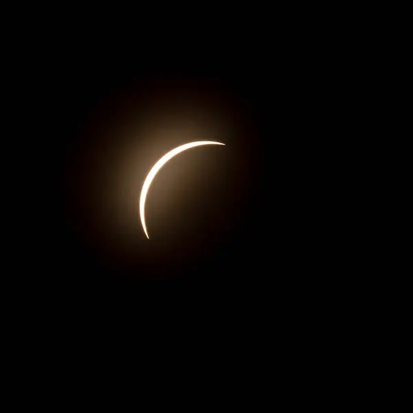 Etapa Final Del Eclipse Solar Abril 2024 Con Luna Empezando Imágenes de stock libres de derechos