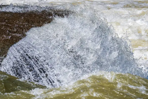 Fryst Rörelse Syn Rasande Vatten Rinner Över Stenar Valley Falls Stockbild