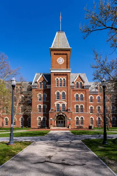 通往美国俄亥俄州立大学椭圆形四边形椭圆形大厅的通道 免版税图库照片