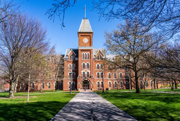 Columbus Ohio April 2024 Student Passes Entrance Historic University Hall 图库照片
