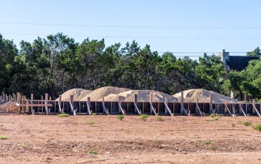 Georgetown, Teksas 'taki tek bir aile evinin beton kaplaması için ahşap iskelet.
