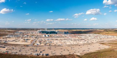 Taylor, TX - 5 Ekim 2024: Texas, Austin yakınlarındaki devasa Samsung yarı iletken fabrikasının seri görüntüsü