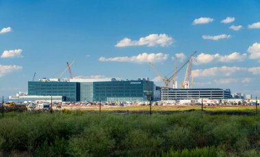 Taylor, TX - 5 Ekim 2024: Texas, Austin yakınlarındaki devasa Samsung yarı iletken fabrikasının yapımı