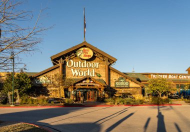 Round Rock, TX - 9 Aralık 2024: Round Rock Texas 'taki Bass Pro Outdoor World Shops' a Giriş