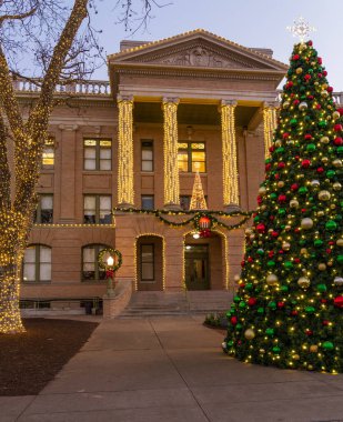 Georgetown, Teksas 'taki Williamson County Adliyesi Noel ışıklarıyla çevrilidir.