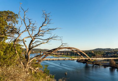 Pennybacker asma köprüsü veya Austin TX yakınlarındaki Colorado Nehri 'nden 360 Köprü