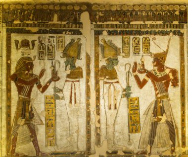 Firavun Ramses III 'ün KV 11 mezarının duvarlarında süslü duvar resimleri.