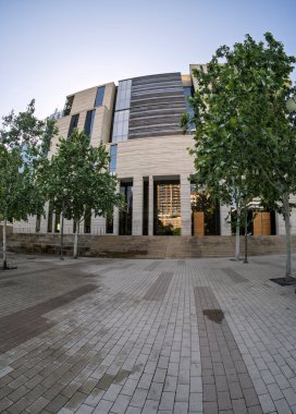 Fisheye, Teksas eyaletinin başkentinin Batı 5. Cadde 'sindeki Austin Adliyesi' nin mercek görüntüsü