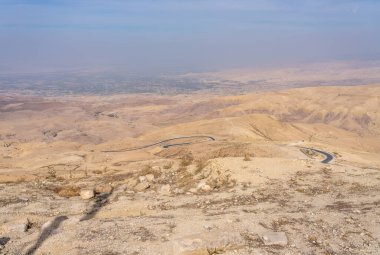 Ürdün 'deki çorak arazi Nebo Dağı' nın zirvesinden görüldü.