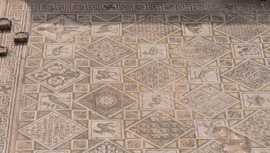 SS Cosmas Kilisesi 'nin mozaik zemini ve Ürdün' de iyi korunmuş bir Greko-Romen şehri olan Jerash 'ın Damian' ı.