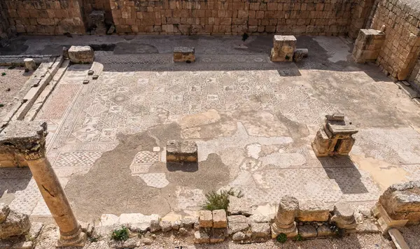 SS Cosmas Kilisesi 'nin mozaik zemini ve Ürdün' de iyi korunmuş bir Greko-Romen şehri olan Jerash 'ın Damian' ı.