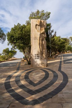 Nebo Dağı, Ürdün - 9 Kasım 2024: Uluslar Arası Aşk Kitabı Vincenzo Bianchi 'nin Papa' nın kiliseye ziyareti için yaptığı heykel
