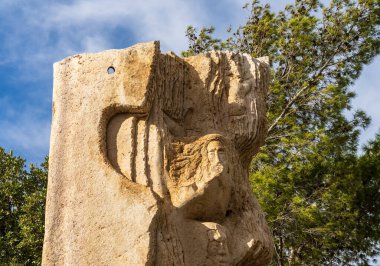 Nebo Dağı, Ürdün - 9 Kasım 2024: Uluslar Arası Aşk Kitabı Vincenzo Bianchi 'nin Papa' nın kiliseye ziyareti için yaptığı heykel