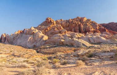Nevada 'daki Ateş Vadisi' nde dramatik beyaz silikon kubbe kumtaşı oluşumları.