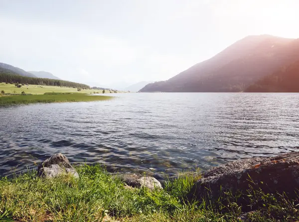 Grande Vista Névoa Vale Alpino Com Lago Haidersee Cena Pitoresca — Fotografia de Stock