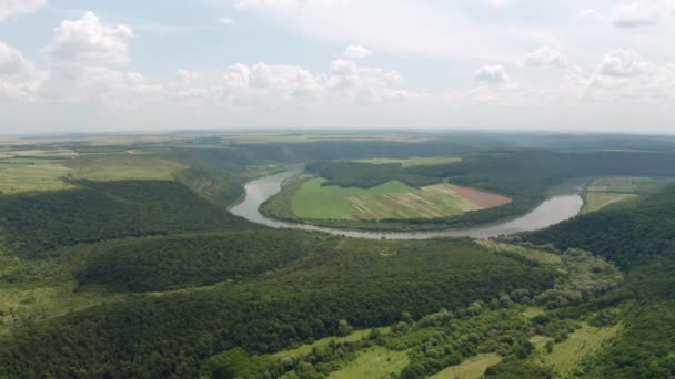 霧の川を飛び越えました 野生の風景を撮影したシネマティックドローン ドニエストキャニオン ウクライナ ヨーロッパの場所 地球の美しさを発見する 4Kで撮影された — ストック動画