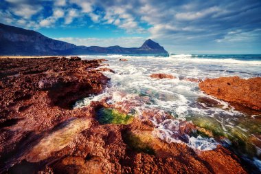 Doğa koruma alanı Monte Cofano 'nun harika manzarası. San Vito Burnu, Sicilya Adası, İtalya, Avrupa. Akdeniz ve Tiren Denizi. Dramatik ve alışılmadık bir sahne. Güzellik dünyasını keşfedin.