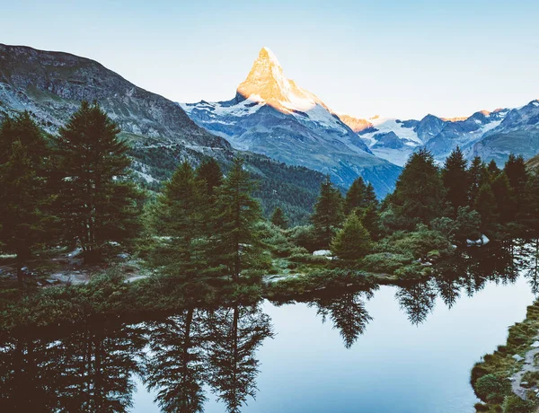 Scenic Surroundings Famous Peak Matterhorn Alpine Valley Popular Tourist Attraction — Stock Photo, Image
