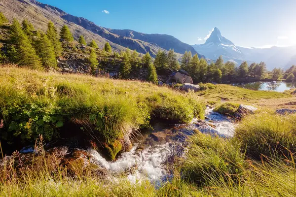 Scenic Surroundings Famous Peak Matterhorn Alpine Valley Dramatic Picturesque Scene — Stock Photo, Image