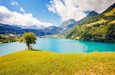 Lungern tatil köyünün yakınındaki manzara. Resimli bir gün ve muhteşem bir sahne. Dünyada eşi benzeri olmayan bir yer. Açık hava aktivitesi. İsviçre Alpleri, Obwalden kantonu, Avrupa. Dünyanın güzelliğini keşfedin.