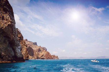 Kırım yarımadasındaki Karadag dağ sırası, sönmüş antik bir volkan. Kara Dag (Black Mount) kıyı kenti Koktebel ve Otuzka Nehri vadisi. Dünyada eşi benzeri olmayan bir yer. Güzellik dünyası