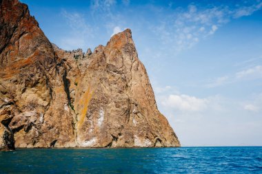 Kırım yarımadasındaki Karadag dağ sırası, sönmüş antik bir volkan. Kara Dag (Black Mount) kıyı kenti Koktebel ve Otuzka Nehri vadisi. Dünyada eşi benzeri olmayan bir yer. Güzellik dünyası