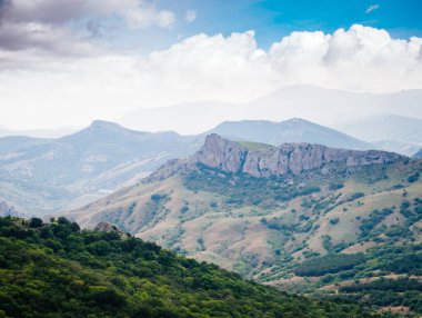 Kırım yarımadasındaki Karadag dağ sırası, sönmüş antik bir volkan. Kara Dag (Black Mount) kıyı kenti Koktebel ve Otuzka Nehri vadisi. Dünyada eşi benzeri olmayan bir yer. Güzellik dünyası