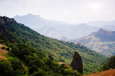 Kırım yarımadasındaki Karadag dağ sırası, sönmüş antik bir volkan. Kara Dag (Black Mount), Koktebel kıyı kasabası. Dünyada eşi benzeri olmayan bir yer. Dünyanın güzelliğini ve vahşi yaşamını keşfedin..