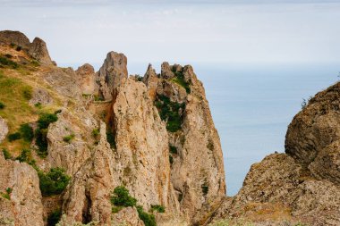 Kırım yarımadasındaki Karadag dağ sırası, sönmüş antik bir volkan. Kara Dag (Black Mount), Koktebel kıyı kasabası. Dünyada eşi benzeri olmayan bir yer. Dünyanın güzelliğini ve vahşi yaşamını keşfedin..