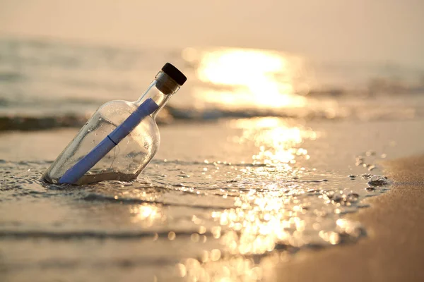 Botella Con Mensaje Mar Playa Puesta Del Sol Del Océano — Foto de Stock