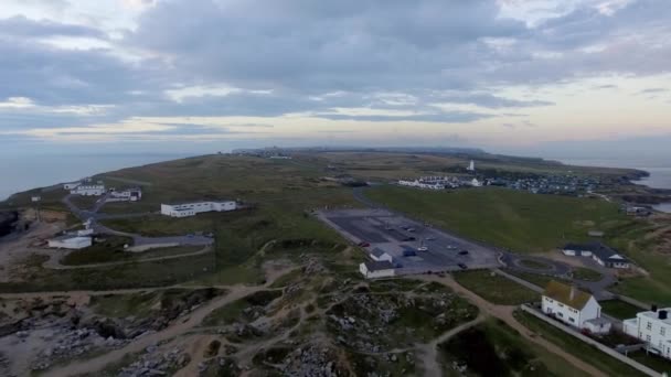 Maják Útesu Letecký Pohled Soumraku Anglii Drone Video Bílého Červeného — Stock video