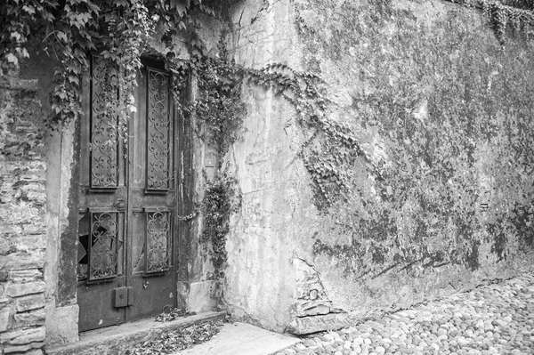 Mysterious Creaky Door Hides Magical Secrets Italian City Bergamo Black — Stock Photo, Image