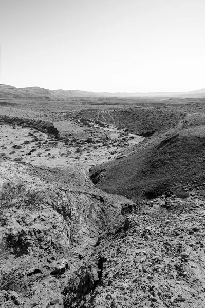 Lifeless Desolate Scene Breathtaking Landscape Rock Formations Israel Desert Black — Stock Photo, Image