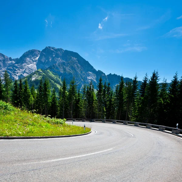 Panoramastrasse 沥青路面在巴伐利亚阿尔卑斯 — 图库照片
