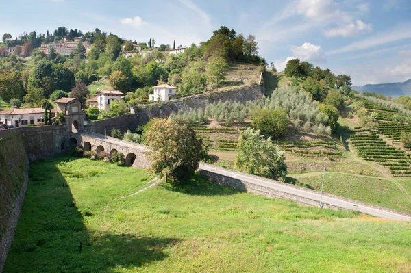 意大利Bergamo古城周围的城墙是威尼斯军事建筑的一个例子 — 图库照片