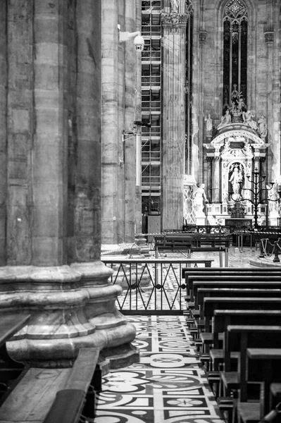 米兰大教堂 Duomo Milano 的内部 米兰的天主教大教堂和旅游设施 — 图库照片