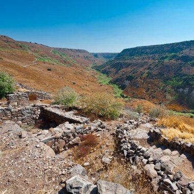İsrail 'in Golan Tepeleri' nde yer alan Gamla doğa rezervi. Arkeolojik alanlara bakış