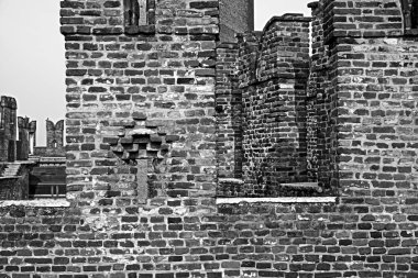 Castel Vecchio Köprüsü (İtalyanca: 