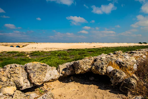Antigo Aqueduto Romano Costa Mediterrânea Israel Nas Dunas Areia — Fotografia de Stock