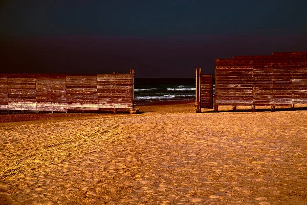 Dřevěné Prkno Plot Izraelské Pobřeží Středozemního Moře Při Západu Slunce — Stock fotografie