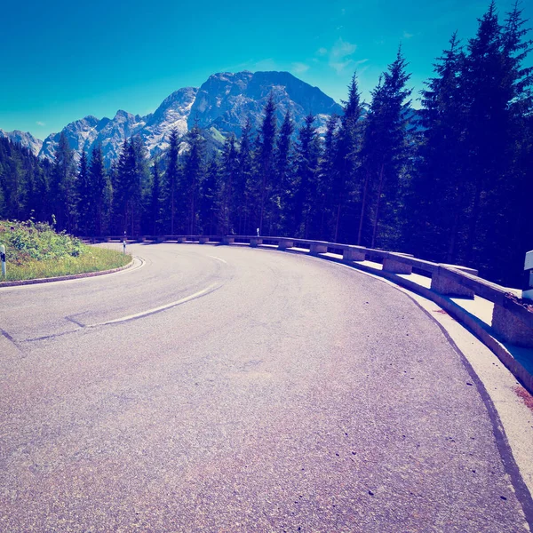 Асфальтовая Дорога Баварских Альпах Instagram Effect — стоковое фото