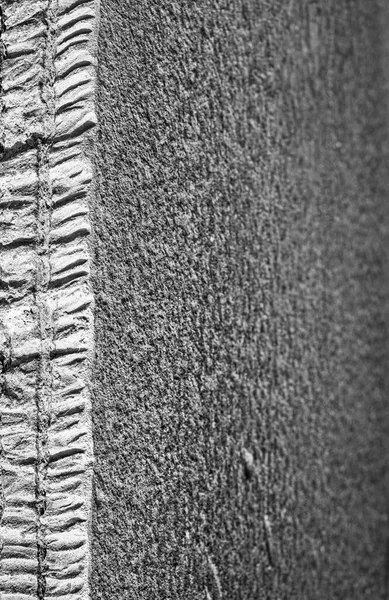 黒と白の古い錆びた金属板の形の産業背景 ロイヤリティフリーのストック写真
