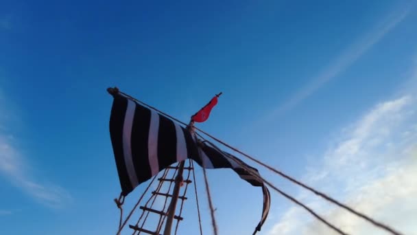 Mástil Vela Antiguo Barco Vikingo Hacia Abajo Viento Cerca — Vídeos de Stock